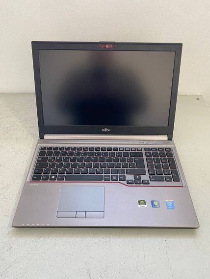 Мобільна робоча станція Fujitsu Celsius H730 / 15.6" (1920x1080) IPS / Intel Core i7-4800MQ (4 (8) ядра по 2.7 - 3.7 GHz) / 32 GB DDR3 / 256 GB SSD / nVidia Quadro K1100M, 2 GB GDDR5, 128-bit / WebCam / DVD-ROM б/в | Зображення 1