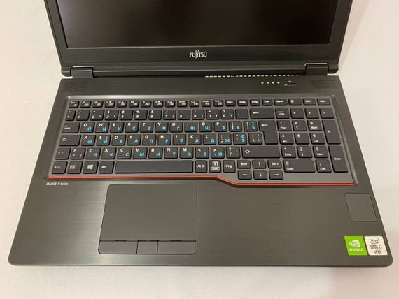 Мобільна робоча станція Fujitsu Celsius H7510 / 15.6" (1920x1080) IPS / Intel Core i7-10850H (6 (12) ядер по 2.7 - 5.1 GHz) / 32 GB DDR4 / 512 GB SSD / nVidia Quadro T1000, 4 GB GDDR6, 128-bit / WebCam / HDMI б/в | Зображення 4