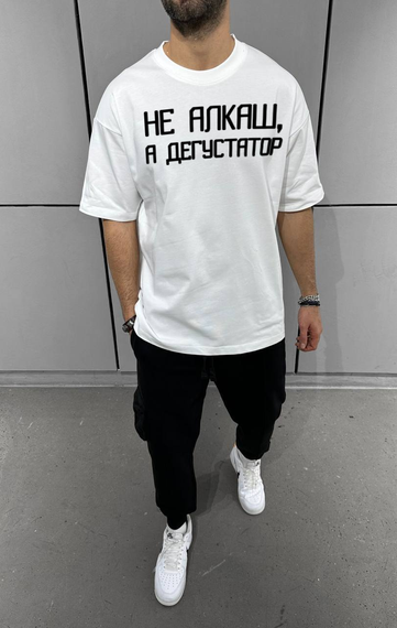 Футболка з мерчем