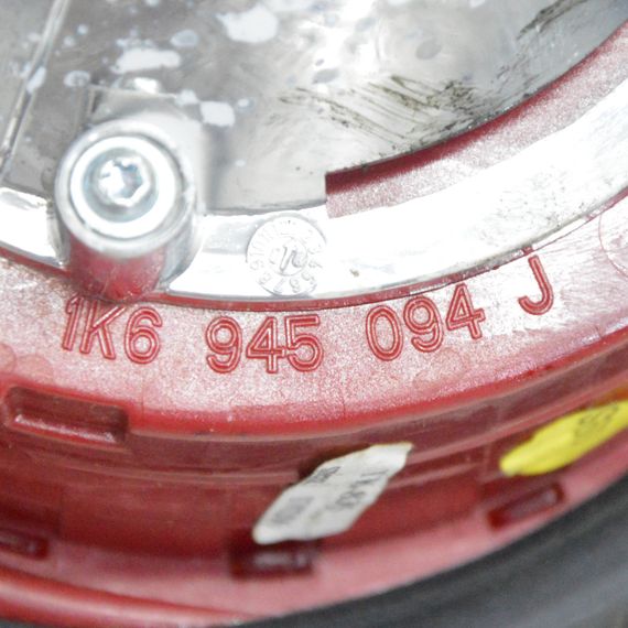 Ліхтар задній правий Volkswagen Golf V 2003-2009 Ліхтар внутрішній кришки багажника Фольксваген 1K6945108C | Зображення 3