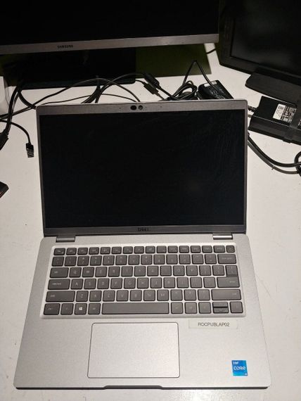 Ультрабук Б-класс Dell Latitude 5420 / 14" (1920x1080) IPS / Intel Core i5-1145G7 (4 (8) ядра по 2.6 - 4.4 GHz) / 8 GB DDR4 / 256 GB SSD M.2 / Intel Iris Xe Graphics / WebCam / USB 3.2 / HDMI / Windows 10 б/у | Зображення 1