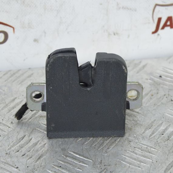 Замок кришки багажника Volkswagen Polo 2001-2009 Замок задньої двері Фольксваген Поло 6Q6827505B