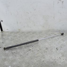 Амортизатор кришки багажника Renault Laguna II 2001-2007 універсал Амортизатор скла Рено Лагуна 2 8200000896