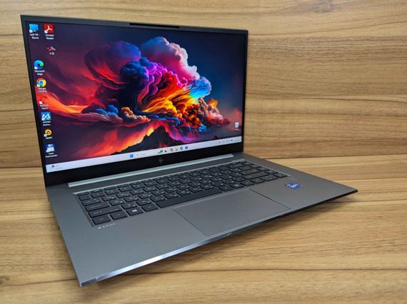 Мобильная рабочая станция HP ZBook Studio 15 G8 / 15.6" (1920x1080) IPS / Intel Core i7-11850H (8 (16) ядер по 2.5 - 4.8 GHz) / 32 GB DDR4 / 1000 GB SSD / nVidia RTX A3000, 6 GB GDDR6, 192-bit / WebCam / TouchID / Windows 11 б/у + Подарок Мышь / USB | Зображення 3