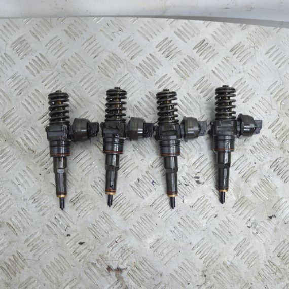 Насос форсунка Seat Cordoba, Ibiza Leon Toledo 1.9 TDI Сеат Кордоба Ибиза Леон Толедо 0414720213, 038130073AQ