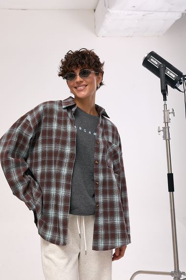 Вільна сорочка в клітинку з написом на спині - коричневий цвет, ONE SIZE (є розміри) | Зображення 4