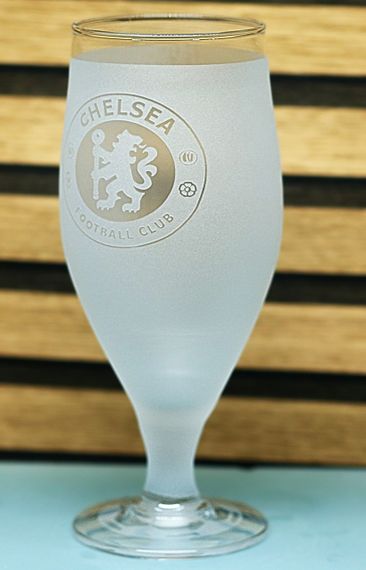 Пивний келих 500 мл ФК Челси Chelsea на ніжці з гравіюванням  подарунок кружка фанату футболу | Зображення 2