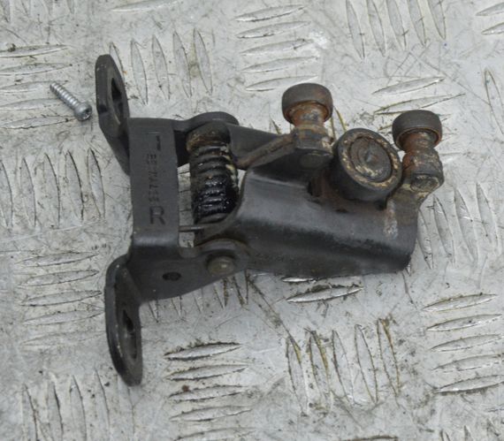 Ролик бічних зсувних дверей Fiat Fiorino 2007-2017 Ролик правих дверей середній Фіат Фіоріно 297YWA2E