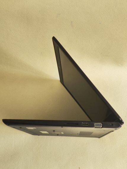 Ноутбук Dell Latitude 3500 / 15.6" (1920x1080) TN / Intel Core i5-8265U (4 (8) ядра по 1.6 - 3.9 GHz) / 8 GB DDR4 / 256 GB SSD / Intel UHD Graphics 620 / WebCam б/в | Зображення 5
