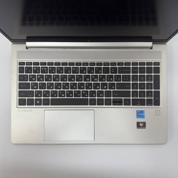 Ультрабук HP EliteBook 650 G9 / 15.6" (1920x1080) IPS / Intel Core i5-1235U (10 (12) ядер 3.3 - 4.4 GHz) / 16 GB DDR4 / 512 GB SSD M.2 / Intel Iris Xe Graphics / WebCam б/в + Подарунок Мишка та килимок | Зображення 3
