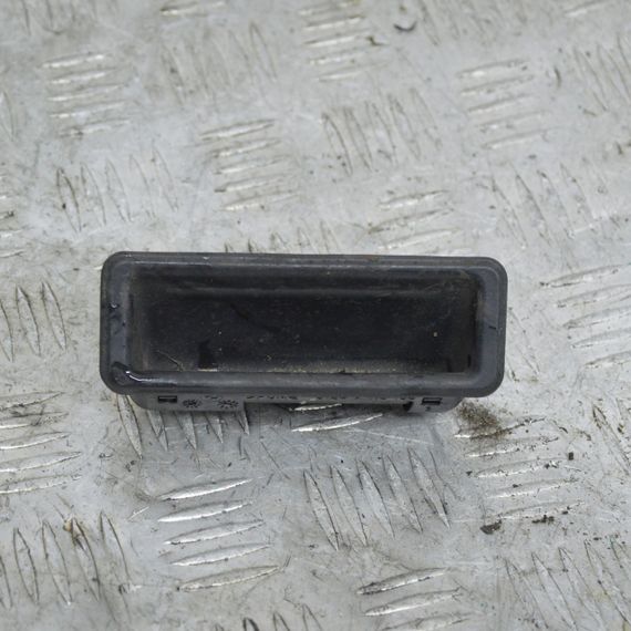 Ручка кришки багажника BMW E60 E61 E90 E91 2001-2015 Кнопка дверей багажника БМВ е60 51247118158 7118158