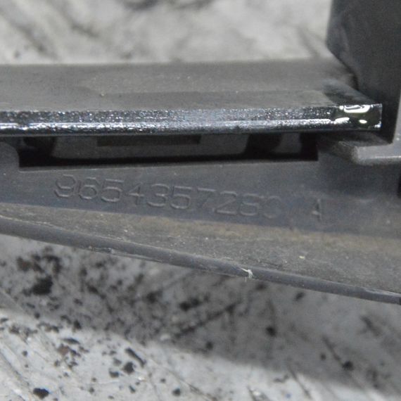 Решітка переднього бампера центральна Peugeot 207 2006-2012 Решітка бампера центральна Пежо 207 9654357280 | Зображення 4