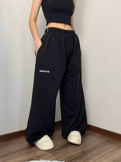 Женские спортивные штаны супер оверсайз широкие свободные SSH713  цвет черный, размер onesize 42/50