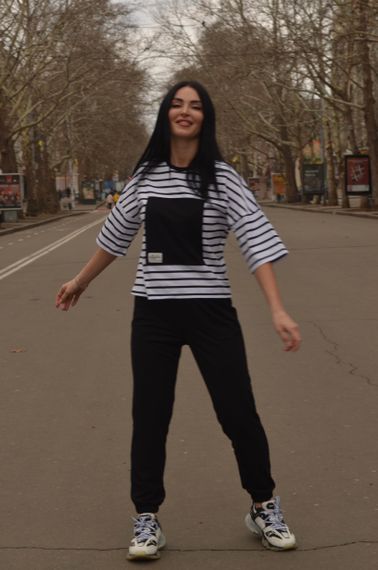 Женский летний споривный костюм штаны и футболка в полоску  GF1712 цвет черный размер 46/48