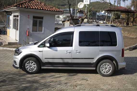 Комплект молдингів і розширювачів арок 1 двері, коротка база для Volkswagen Caddy 2015-2020 рр | Зображення 1