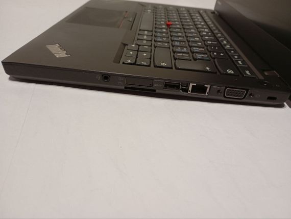 Ультрабук Б-класс Lenovo Thinkpad T450s / 14" (1366x768) TN / Intel Core i5-5200U (2 (4) ядра по 2.2 - 2.7 GHz) / 8 GB DDR3 / 128 GB SSD / Intel HD Graphics 5500 / WebCam б/у | Зображення 4