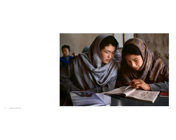 Книга легендарні фотографи сучасності Стів Маккаррі Steve McCurry: Devotion книги про фотографію | Зображення 4
