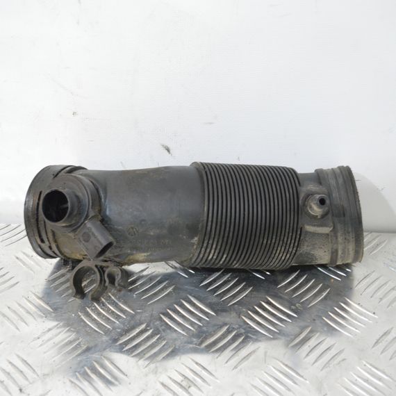 Патрубок повітряного фільтра Volkswagen Golf IV 1997-2005 Трубка фільтра повітря Фольксваген Гольф 4 1J0129684AQ | Зображення 1