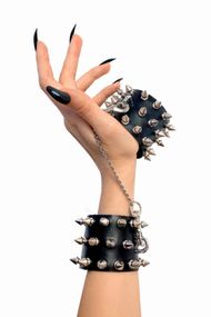 Наручники шкіряні із шипами Art of Sex Rose Spiked Leather Handcuffs Чорні One Size