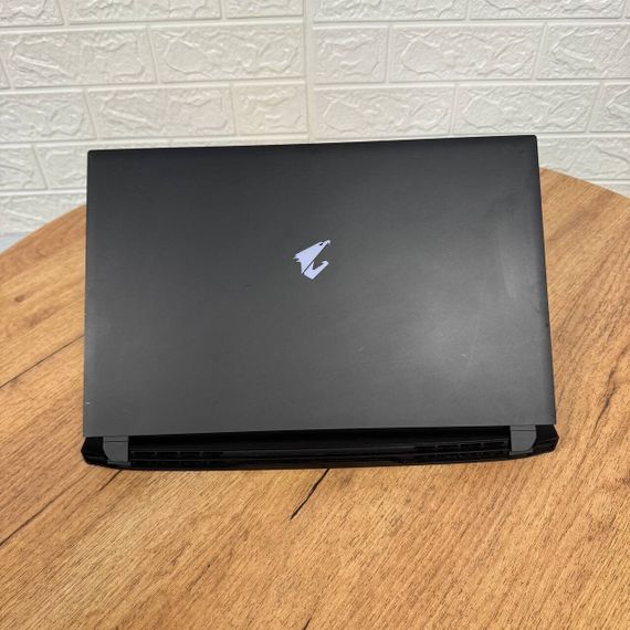 Ігровий ноутбук Б-клас Gigabyte Aorus 15P XD / 15.6" (1920x1080) IPS / Intel Core i7-11800H (8 (16) ядер по 2.3 - 4.6 GHz) / 16 GB DDR4 / 1000 GB SSD / nVidia GeForce RTX 3070, 8 GB GDDR6, 256-bit / WebCam б/в | Зображення 2