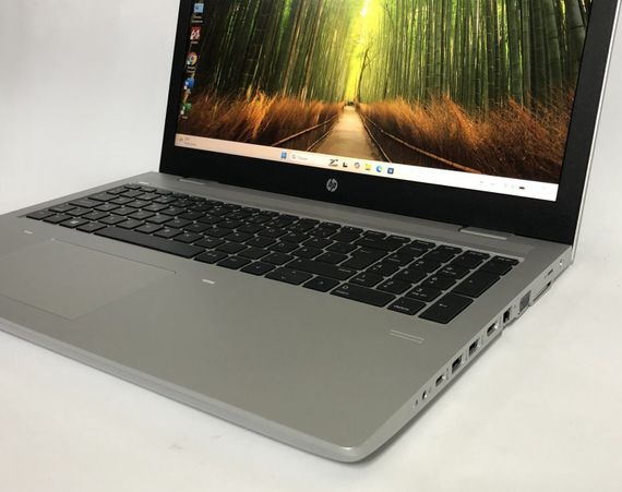 Ноутбук HP ProBook 650 G4 / 15.6" (1920x1080) IPS / Intel Core i3-8130U (2 (4) ядра по 2.2 - 3.4 GHz) / 8 GB DDR4 / 256 GB SSD / Intel HD Graphics 620 / WebCam / Win 11 Pro б/у + Подарок Флеш-накопитель Kingston DataTraveler Exodia S 64GB | Зображення 1