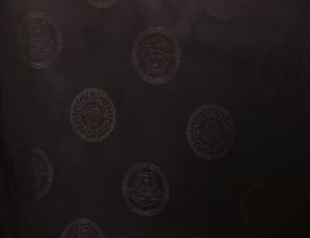 Підкладкова тканина Versace італійська віскозна чорна з надписом бренду твілового переплетіння MI 111