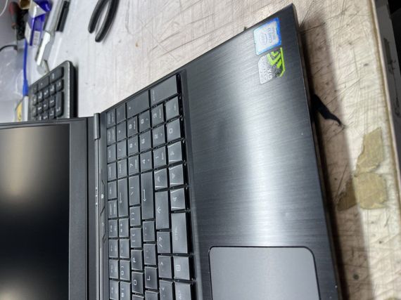 Игровой ноутбук Б-класс Overpowered OP-LP2 / 15.6" (1920x1080) IPS / Intel Core i7-8750H (6 (12) ядра по 2.2 - 4.1 GHz) / 16 GB DDR4 / 480 GB SSD / nVidia GeForce GTX 1060, 6 GB GDDR5, 192-bit / WebCam б/у + Подарок Беспроводная мышь HOCO GM28 | Зображення 6