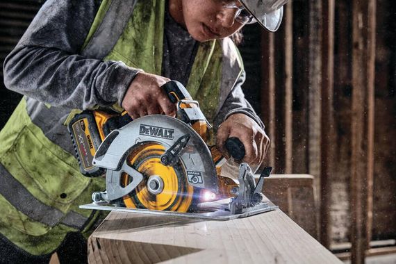 Пила дискова акумуляторна безщіткова 190*30мм DeWALT DCS573NT | Зображення 3