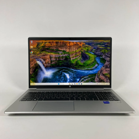 Ультрабук Б-клас HP ProBook 450 G8 / 15.6" (1920x1080) IPS Touch / Intel Core i5-1135G7 (4 (8) ядра по 2.4 - 4.2 GHz) / 16 GB DDR4 / 256 GB SSD / Intel Iris Xe Graphics / WebCam / TouchID б/в + Подарунок Бездротова миша / USB | Зображення 1