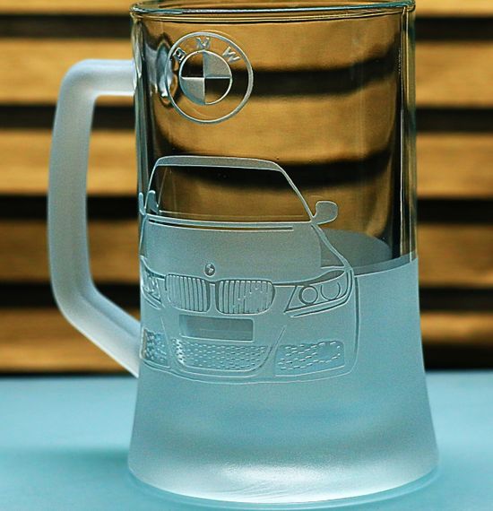 Пивний келих 670 мл з гравіюванням БМВ BMW седан подарунок для автолюбителя  кухоль для пива з логотипом авто | Зображення 2