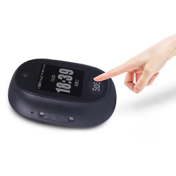 Трекер GPS V45 Tracker Pendant with display SIM (4GLTE with 2GGSM fallback) 600mAh Black | Зображення 1