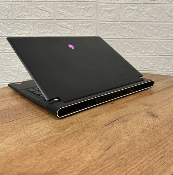 Ноутбук Dell Alienware m18 480Hz Ryzen 9 7945HX 32Gb SSD1Tb RX 7900M 16Gb Б/В | Зображення 4