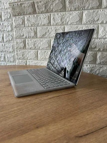 Ноутбук Сенсорний Surface Laptop 13.5" 2256x1504 IPS i7 7660U 16Gb SSD 512Gb Б/В | Зображення 2