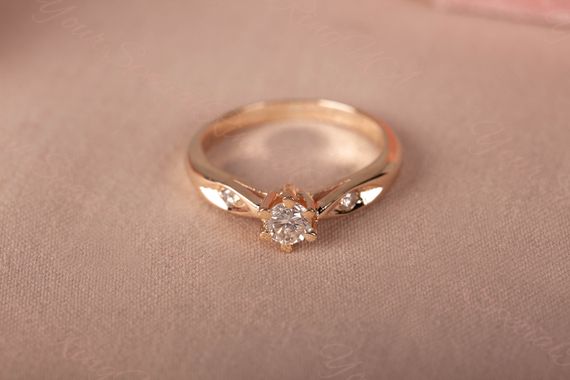 Кольцо из желтого золота с фианитами 17.5 | Зображення 7