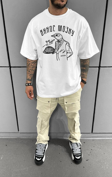 Футболка з мерчем