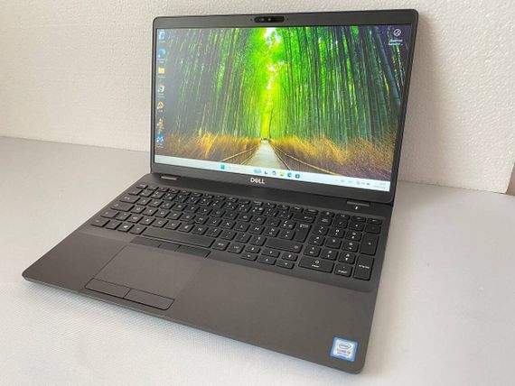 Ноутбук Dell Latitude 5500 / 15.6" (1366x768) TN / Intel Core i3-8145U (2 (4) ядра по 2.1 - 3.9 GHz) / 8 GB DDR4 / 256 GB SSD / Intel UHD Graphics 620 / WebCam б/у | Зображення 1