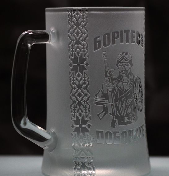 Подарочный бокал для пива  с гравировкой 670 мл Шевченко | Зображення 1