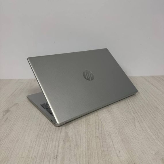 Ультрабук HP 15-fd0445nr / 15.6" (1366x768) TN / Intel Core i5-1235U (10 (12) ядер 3.3 - 4.4 GHz) / 8 GB DDR4 / 256 GB SSD / Intel Iris Xe Graphics / WebCam б/у | Зображення 8