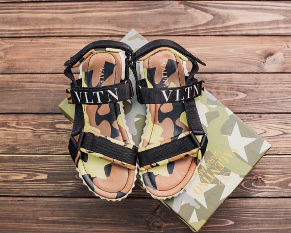 Сандалі VALENTINO Camo валентіно сланці сандали валентино
