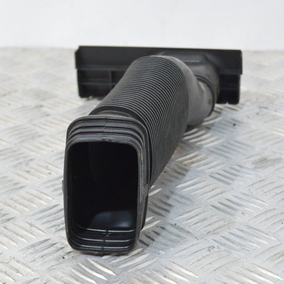 Патрубок повітряного фільтра 1.2 Skoda Fabia II 2007-2014 Фланець трубка повітропроводу Шкода Фабія 2 6R0129618F | Зображення 2