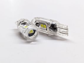 Світлодіодна лампа StarLight T10 5 (4+1) діодів SMD3030 W2,1x9,5d 12 V WHITE прозора + лінза