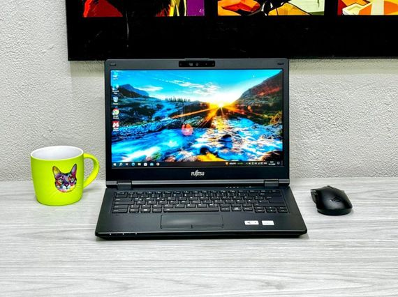 Ультрабук Fujitsu LifeBook E5410 / 14" TN / Intel Core i5-10310U (4(8) ядра по 1.7-4.4 GHz) / 8GB DDR4 / 256GB SSD / UHD Graphics / WebCam / Win 10 б/в | Зображення 2
