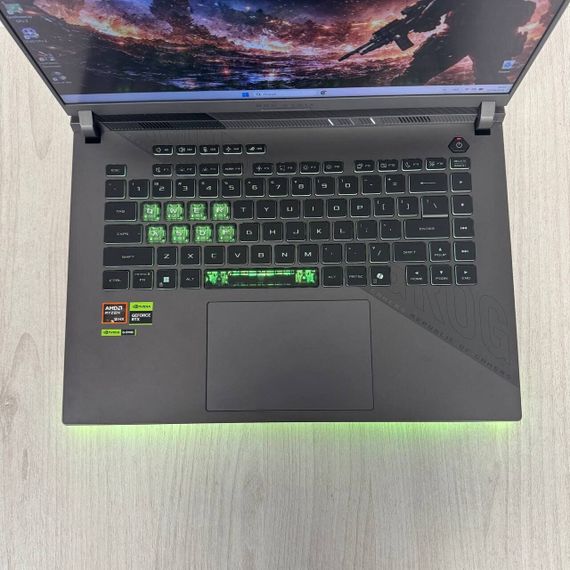 Игровой ноутбук Asus ROG Strix G16 G614PP / 16" (1920x1200) IPS / AMD Ryzen 9 7945HX (16 (32) ядра по 2.5 - 5.4 GHz) / 16 GB DDR5 / 512 GB SSD M.2 / nVidia GeForce RTX 5070, 8 GB GDDR7, 128-bit / WebCam б/у | Зображення 2