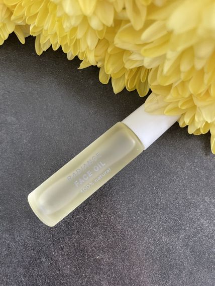 ЗВОЛОЖУЮЧА ТА ЗАСПОКІЙЛИВА ОЛІЯ ДЛЯ ОБЛИЧЧЯ BALANCE ME RADIANCE FACE OIL 10 ML | Зображення 2