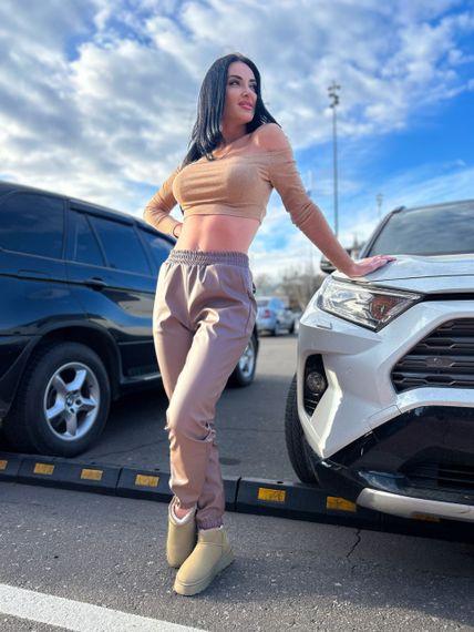 Женские джоггеры на флисе из эко кожи GF01690 цвет мокко, размер 42/44 | Зображення 1