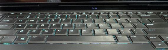 Ігровий ноутбук Dell Alienware 17 R4 / 17.3" (2560x1440) IPS / Intel Core i7-7700HQ (4 (8) ядра по 2.8 - 3.8 GHz) / 32 GB DDR4 / 1960 GB SSD / nVidia GeForce GTX 1070, 8 GB GDDR5, 256-bit / WebCam б/в | Зображення 5
