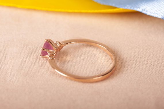 Кольцо из красного золота с натуральным рубином 14.5 | Зображення 4