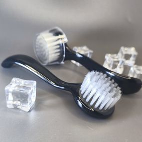 Щетка от пыли с ручкой и колпачком (черная)