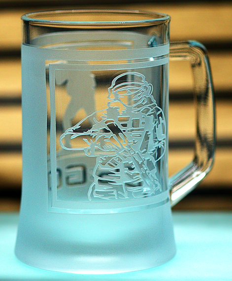 Пивний келих 670 мл CS GO КС ГО з гравіюванням подарунок для геймера фаната  ігровий кухоль для пива | Зображення 4