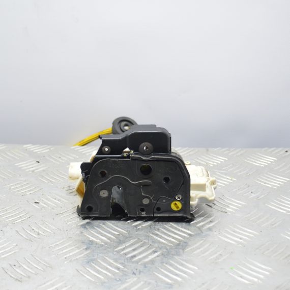 Замок задньої лівої двері Audi A4 B7 2004-2008 Замок двері задній лівий Ауді а4 б7 8E0839015AA